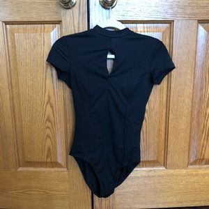 Mariia keyhole capsleeve black leotard